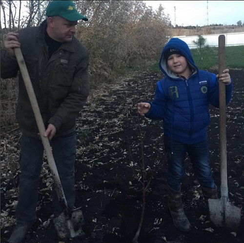 Министр сельского хозяйства Ульяновской области @alexandr_chepuhin занимается агрофитнесом вместе с сыном.